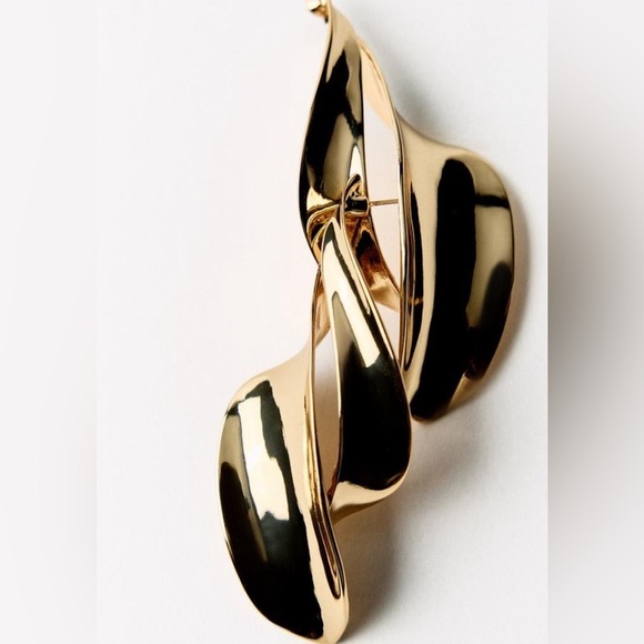 Zara Twisted Gold Earrings NWT✨✨✨💖💗🔥🔥 - Picture 1 of 6